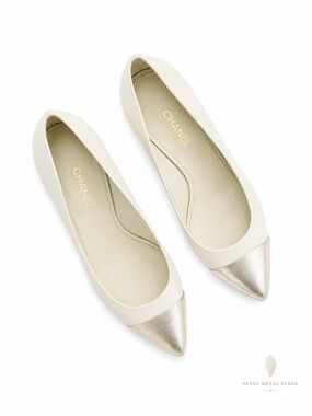 Chanel Ivory Lambskin Leather Gold Cap Pointed Toe‎ CC Kitten Heels Size 38